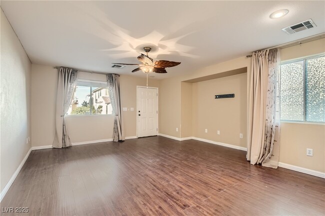 9379 Malaya Garnet Ct in Las Vegas, NV - Foto de edificio - Building Photo