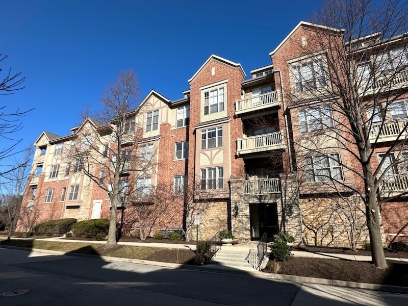 1739 Tudor Ln in Northbrook, IL - Building Photo
