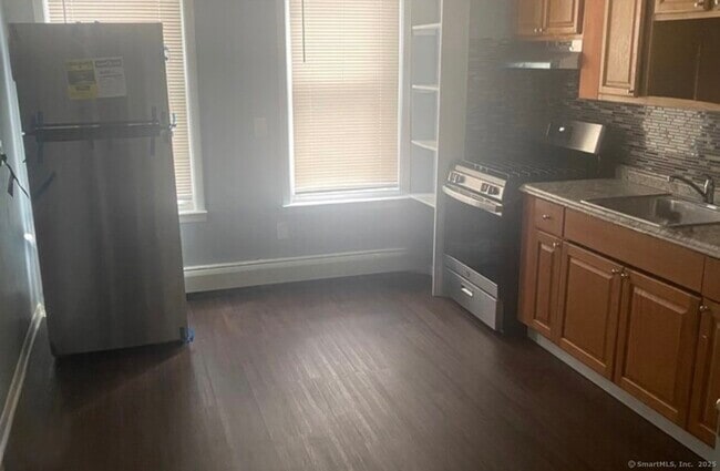 1322 Stratford Ave