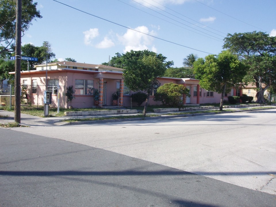 1001 Henrietta Ave in West Palm Beach, FL - Building Photo