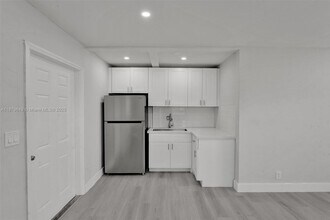 5657 Grant St in Hollywood, FL - Building Photo - Building Photo