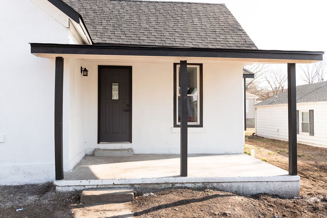 403 N 6th St in Saint Marys, KS - Building Photo