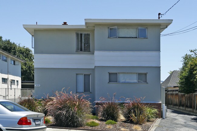 3830 Madeline Dr in San Jose, CA - Foto de edificio - Building Photo