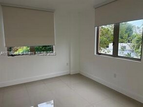 2630 SW 28th St, Unit 40 in Miami, FL - Building Photo - Building Photo