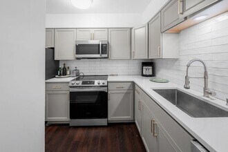 2408 Longview St, Unit 109 in Austin, TX - Building Photo - Building Photo