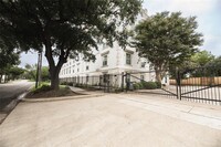 3501 Chenevert St in Houston, TX - Foto de edificio - Building Photo