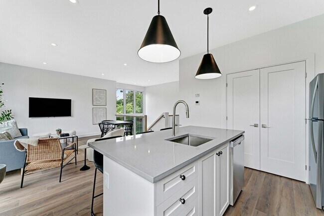 155 Sanford Ave in Ottawa, ON - Building Photo - Building Photo