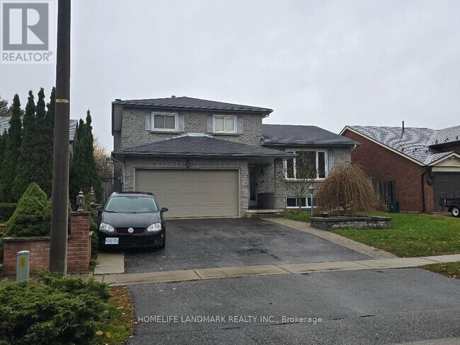 185 Iroquois Ave in Oshawa, ON - Building Photo - Building Photo