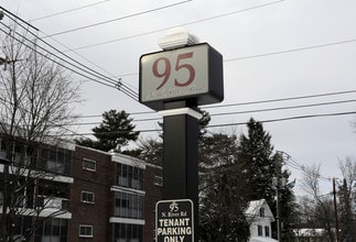 95 River Rd in Manchester, NH - Foto de edificio - Building Photo