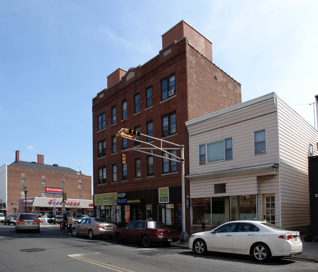 368-370 Broadway in Bayonne, NJ - Foto de edificio - Building Photo