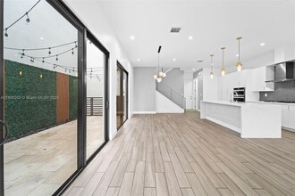 4420 NW 81st Ave in Doral, FL - Building Photo - Building Photo