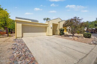 5250 Woodspring Dr in Tucson, AZ - Building Photo - Building Photo