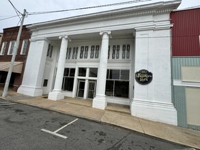 Banker's Loft - Furnished Lofts in Eden in Eden, NC - Foto de edificio - Building Photo