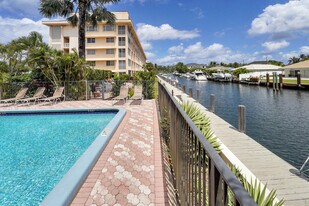 750 NE Spanish River Blvd in Boca Raton, FL - Building Photo