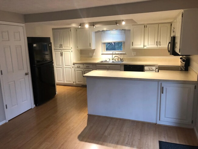 2481 E Rahn Rd in Dayton, OH - Building Photo - Building Photo