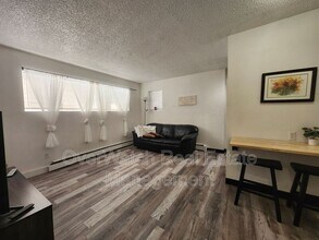 3007 W 33rd Ave in Anchorage, AK - Building Photo - Building Photo