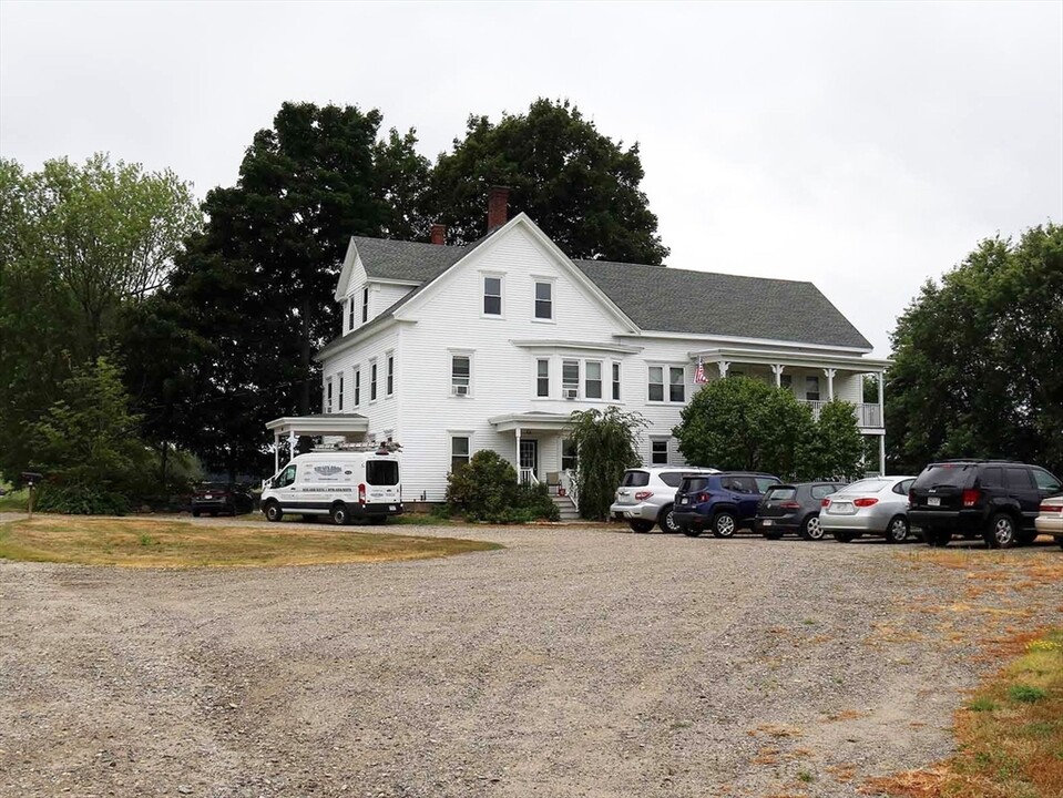 140 Redstone Hill Rd in Sterling, MA - Building Photo