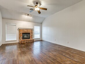 1717 Foxfire Rd in Edmond, OK - Foto de edificio - Building Photo