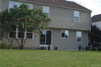 7957 Mallard Way in Ypsilanti, MI - Building Photo - Building Photo