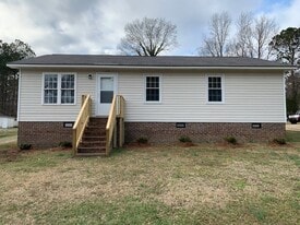 105 Apache Dr in Nashville, NC - Building Photo