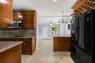 10045 SW 51st Terrace in Miami, FL - Building Photo - Building Photo