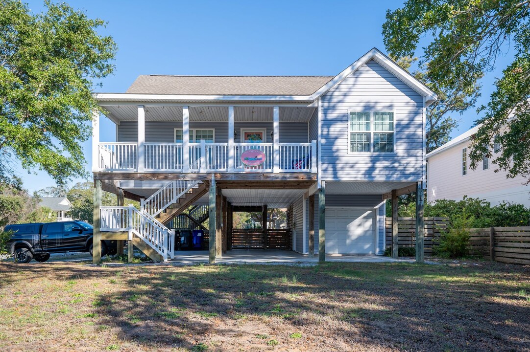 4502 E Oak Island Dr in Oak Island, NC - Building Photo