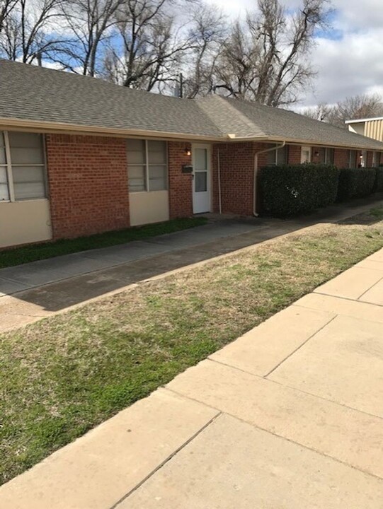 310-314 E Lindsey St in Norman, OK - Foto de edificio