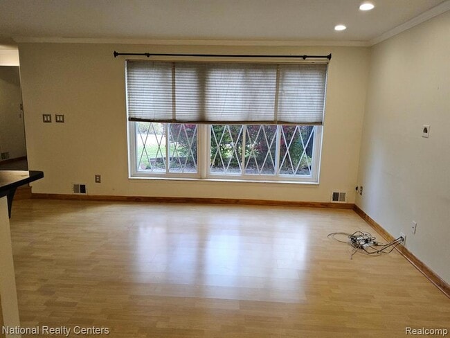 8676 Community Blvd, Unit 2 in Warren, MI - Foto de edificio - Building Photo