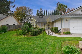 6447 N Vagedes Ave in Fresno, CA - Building Photo - Building Photo