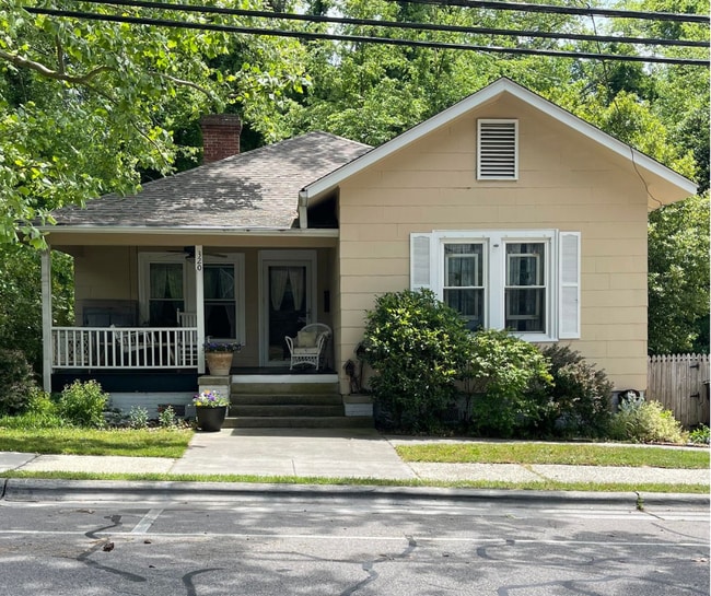 property at 320 N Poplar St