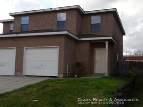 5811 Golf Bend-Unit -#2 in San Antonio, TX - Building Photo - Building Photo