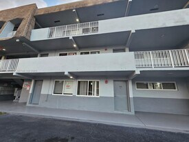 11005 SW 1st St, Unit 207 in Miami, FL - Building Photo