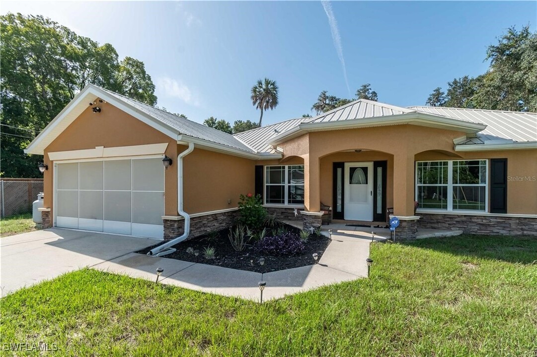 236 Mastadon Dr in Inglis, FL - Building Photo