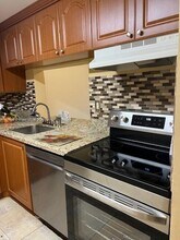 9611 SW 77th Ave in Miami, FL - Building Photo - Building Photo