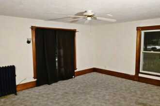 1124 S High Ave, Unit Large Duplex Unit in Freeport, IL - Foto de edificio - Building Photo