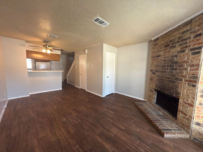 2250 Aspen Dr in Dallas, TX - Building Photo - Building Photo