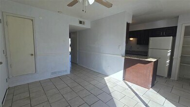 620 Royal Crest Dr in Richardson, TX - Building Photo - Building Photo