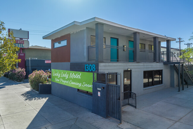 Lucky Lady Motel in Las Vegas, NV - Building Photo - Building Photo