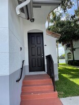 711 SW 148th Ave in Davie, FL - Building Photo