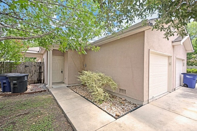 240a Anne Louise Dr in New Braunfels, TX - Building Photo - Building Photo