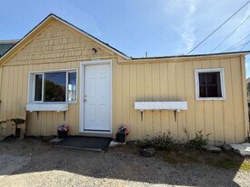 106 Parkhill St in Cashmere, WA - Building Photo