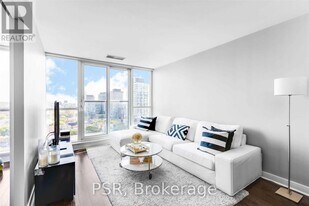 320 Richmond St E in Toronto, ON - Building Photo