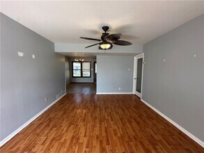 117 Holly Dr in Portland, TX - Foto de edificio - Building Photo