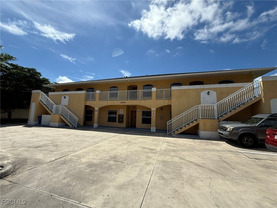 264 SW 3rd Terrace in Cape Coral, FL - Building Photo