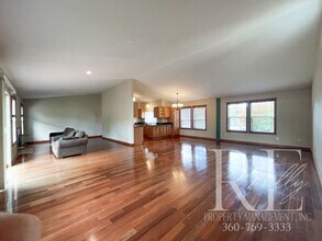 2007 Becky Ave in Port Orchard, WA - Building Photo - Building Photo