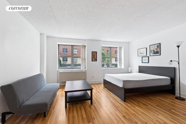 property at 516 W 47th St