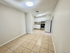 22240 SW 115th Ct, Unit 2 in Miami, FL - Building Photo