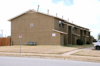 Peppertree Acres Apartments in Fort Worth, TX - Building Photo - Building Photo