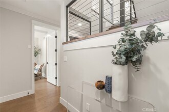 204 S Helberta Ave in Redondo Beach, CA - Foto de edificio - Building Photo