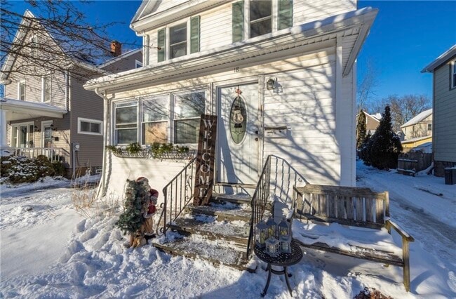 18 Deland Park a in Fairport, NY - Building Photo - Building Photo